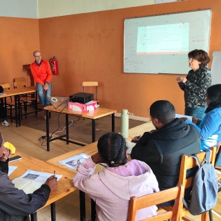 Responsables d'Aïna en formation à la gestion du temps