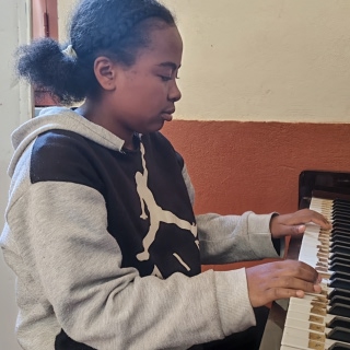 Sabrina, 16 ans, accompagnée par Aïna depuis l'âge de 5 ans