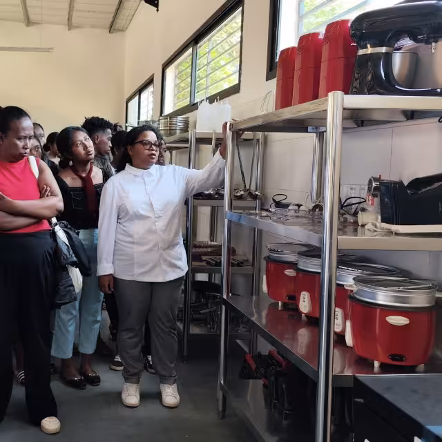 ecole-de-cuisine-debut-cours-association-aina-2