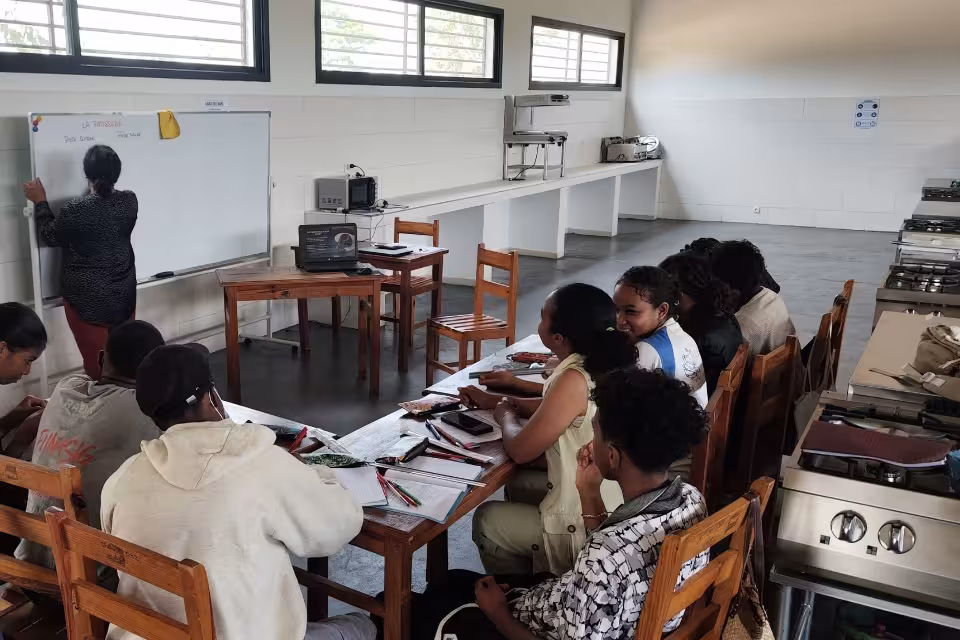 ecole-de-cuisine-debut-cours-association-aina-5