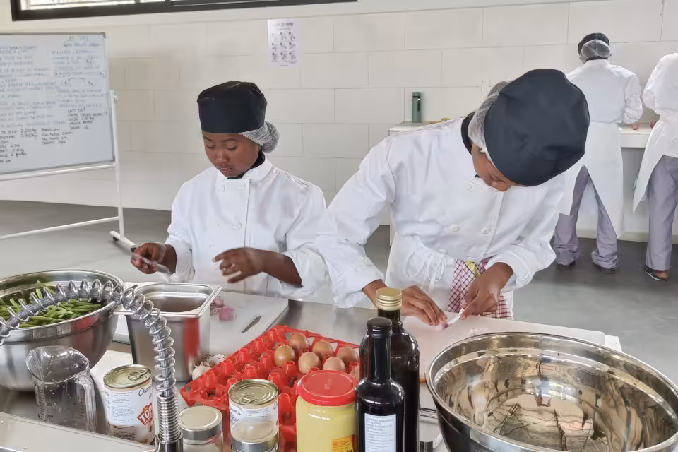 ecole-de-cuisine-debut-cours-association-aina-6