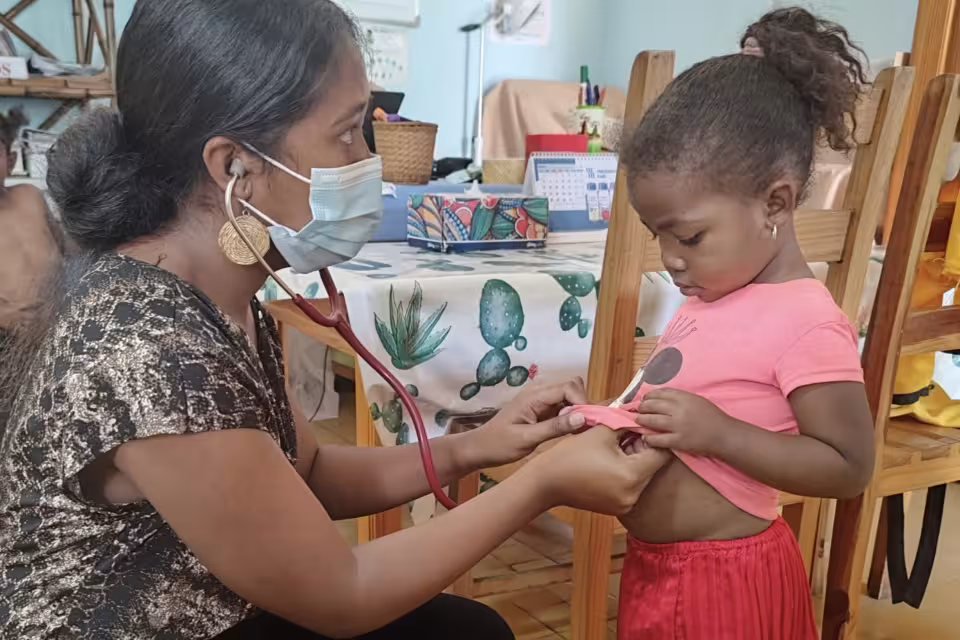 visite-medicale-maternelles-solidaires-madagascar-1