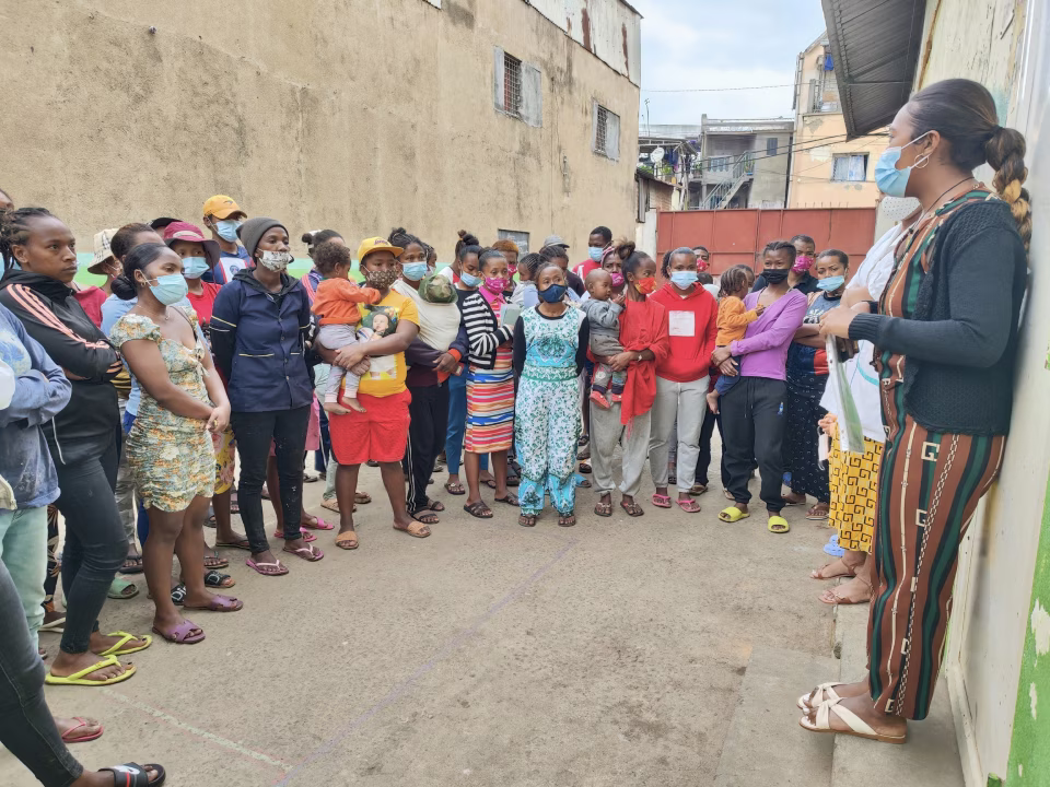 Featured image for “Protéger pour mieux grandir : sensibilisation à la variole du singe à Isotry”