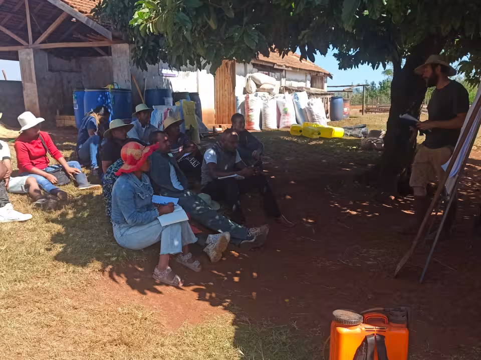 Featured image for “Former ceux qui nourrissent demain : le CFA d’Aïna se perfectionne en agroécologie”