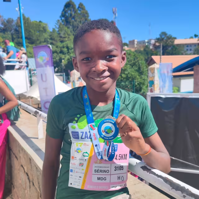 Sérino, 2ᵉ au LFT Zaza Trail Gecko 4,5 km, fier de sa médaille finisher de l'UTOP 2026