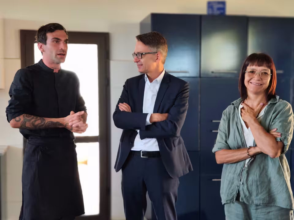 Featured image for “Former aujourd’hui les professionnels de demain : la visite de l’Ambassadeur d’Allemagne au Village Aïna”